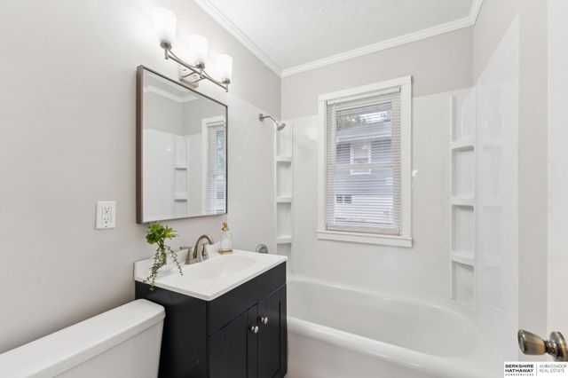 6460 Parker Street, Omaha, NE 68104