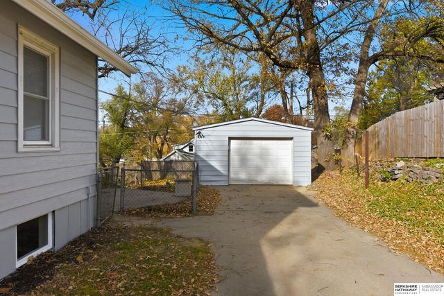 6460 Parker Street, Omaha, NE 68104