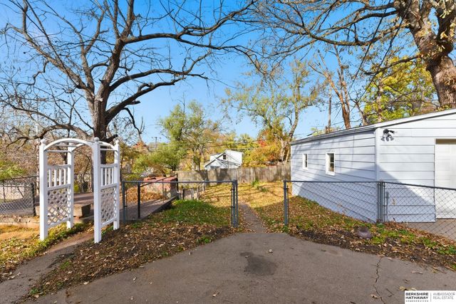 6460 Parker Street, Omaha, NE 68104