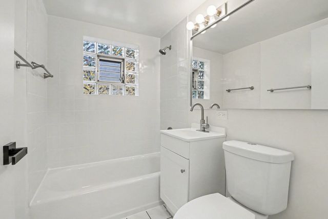 135 S Kenilworth Avenue 6, Oak Park, IL 60302