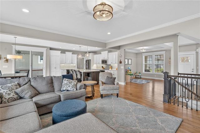 4011 W 157th Terrace, Overland Park, KS 66224