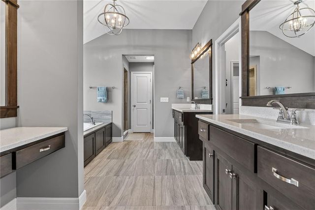 4011 W 157th Terrace, Overland Park, KS 66224