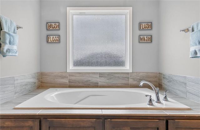 4011 W 157th Terrace, Overland Park, KS 66224