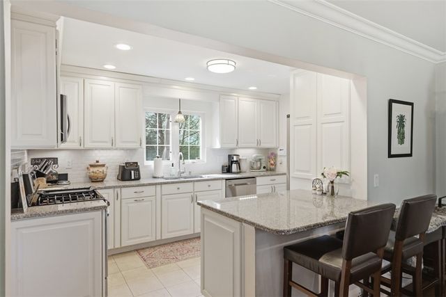 1067 Blackridge Dr, Blackridge, PA 15235