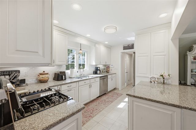 1067 Blackridge Dr, Blackridge, PA 15235