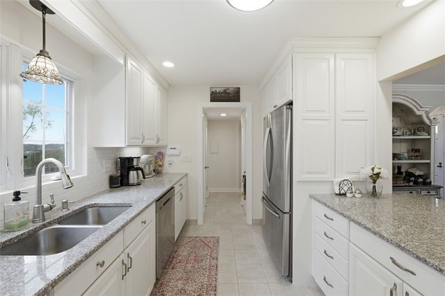 1067 Blackridge Dr, Blackridge, PA 15235