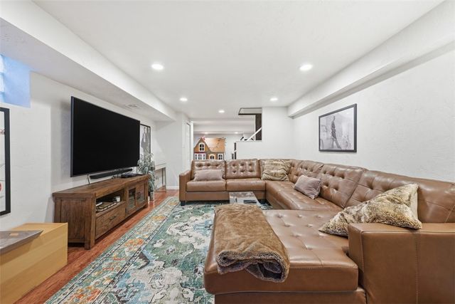 1067 Blackridge Dr, Blackridge, PA 15235