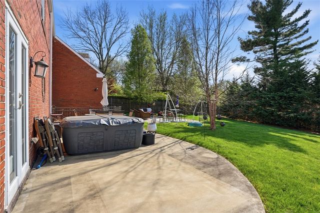 1067 Blackridge Dr, Blackridge, PA 15235