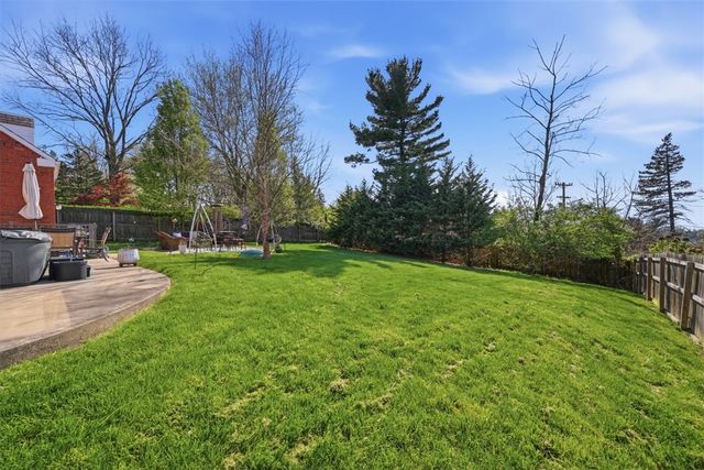 1067 Blackridge Dr, Blackridge, PA 15235