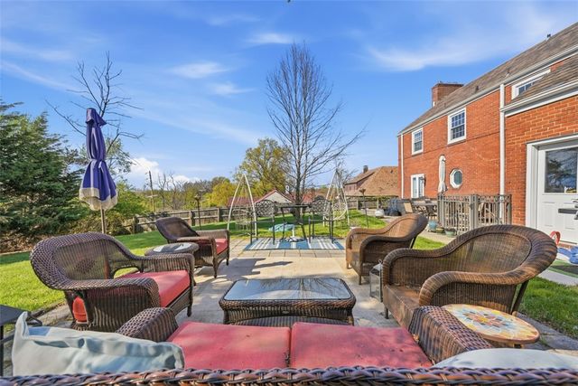 1067 Blackridge Dr, Blackridge, PA 15235