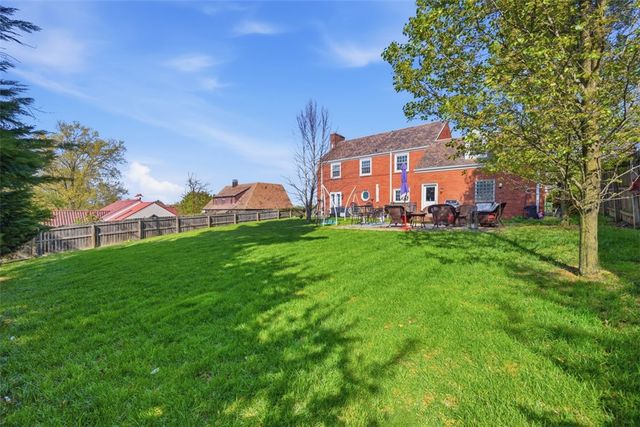 1067 Blackridge Dr, Blackridge, PA 15235