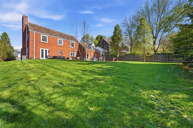 1067 Blackridge Dr, Blackridge, PA 15235
