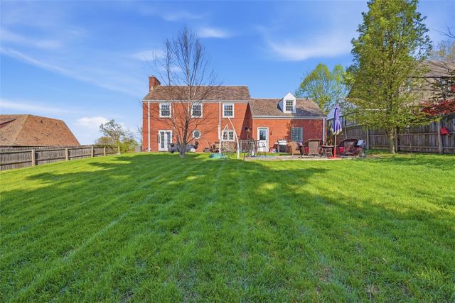 1067 Blackridge Dr, Blackridge, PA 15235