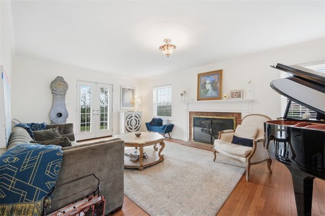 1067 Blackridge Dr, Blackridge, PA 15235