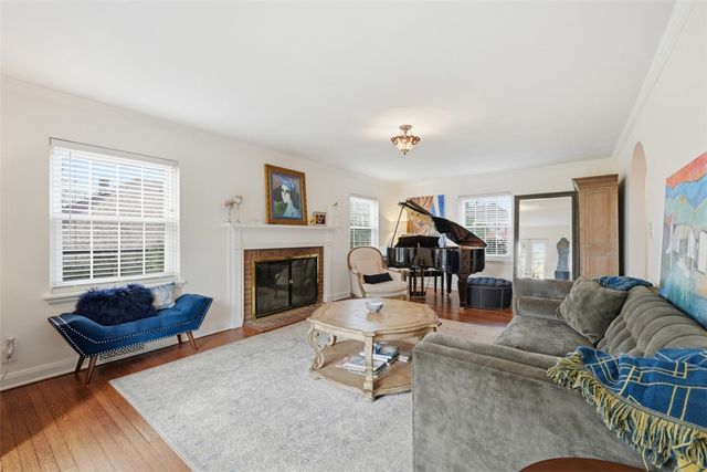 1067 Blackridge Dr, Blackridge, PA 15235