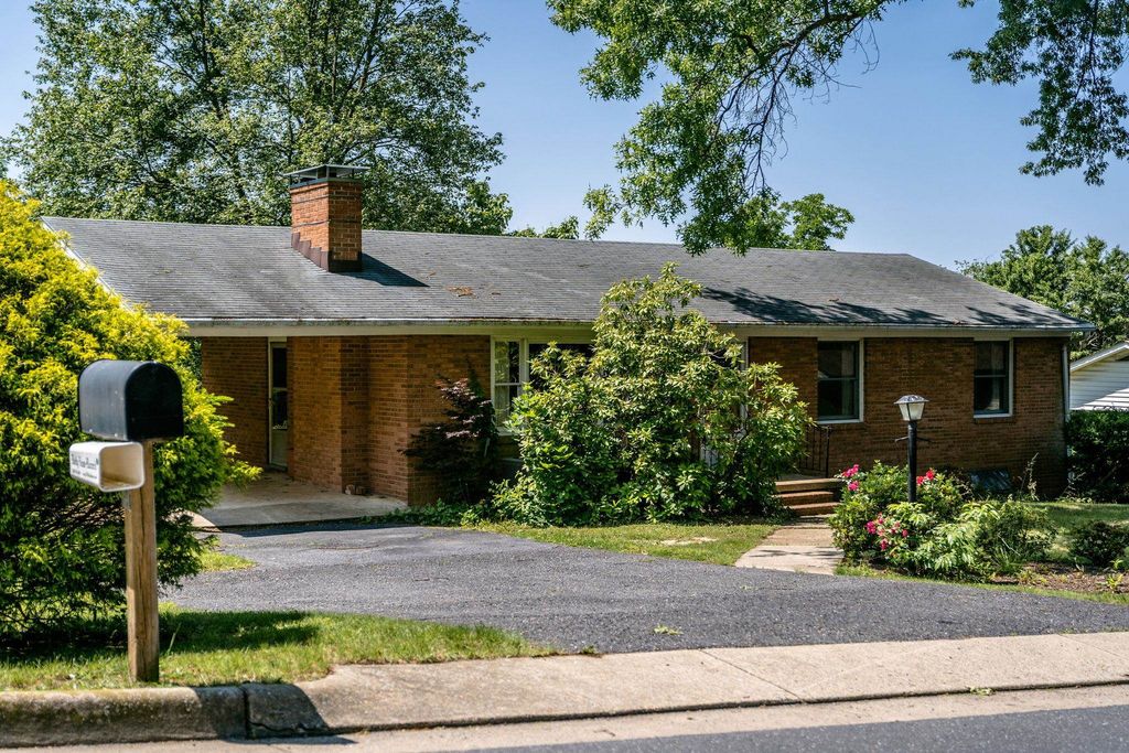 1192 NELSON DR, Harrisonburg, VA 22801