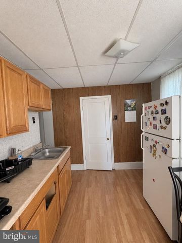 6813 WOODLAND AVE, Philadelphia, PA 19142