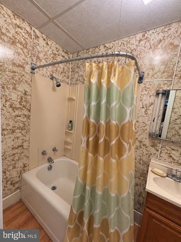 6813 WOODLAND AVE, Philadelphia, PA 19142