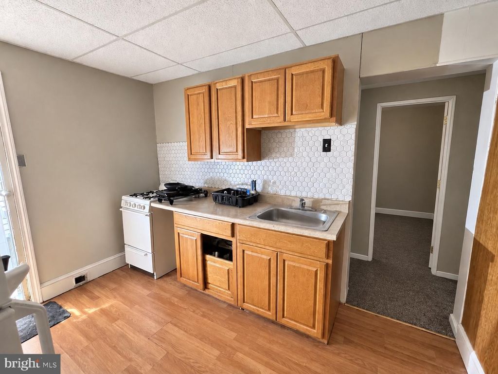 6813 WOODLAND AVE, Philadelphia, PA 19142 — photo 3