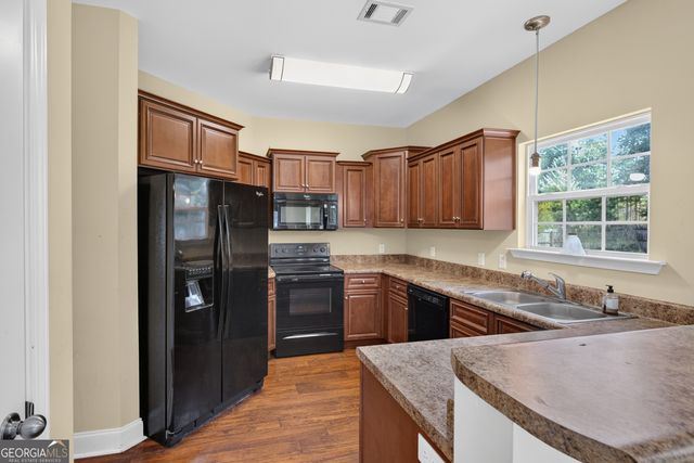 28 NE WHITE OAK DR, Ludowici, GA 31316