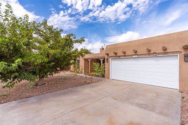 7501 Snow Blossom, Santa Fe, NM 87507