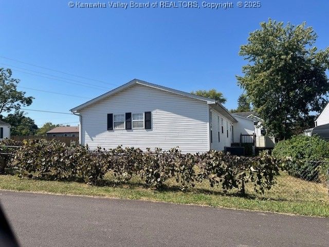 2042 Grant Avenue, St Albans, WV 25177