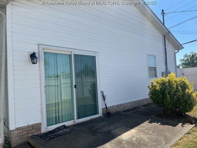 2042 Grant Avenue, St Albans, WV 25177