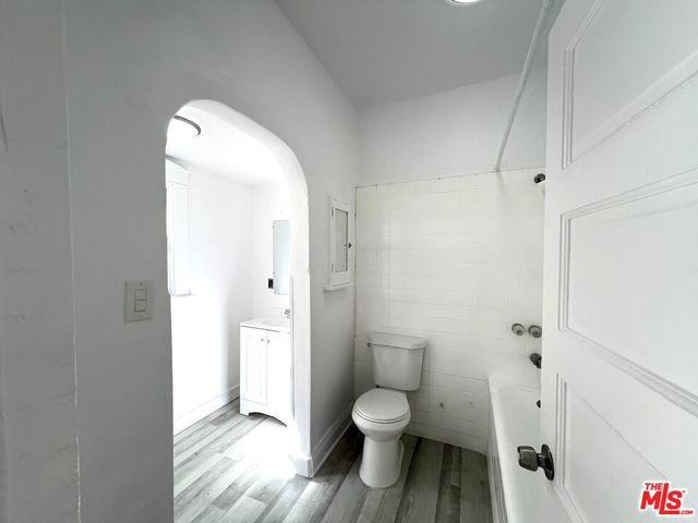 156 W 32nd Street 6, Los Angeles, CA 90007