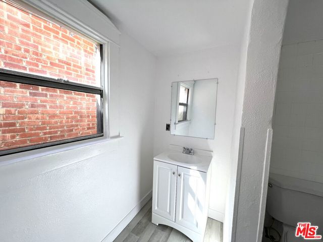 156 W 32nd Street 6, Los Angeles, CA 90007