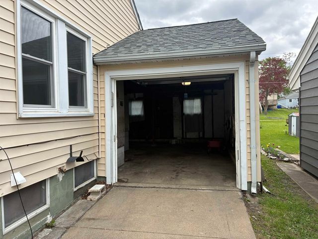 219 SE 6th Avenue, Oelwein, IA 50662