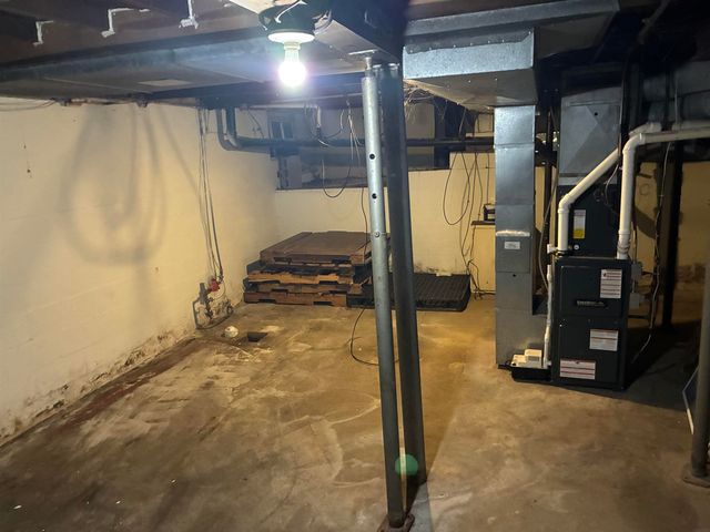 219 SE 6th Avenue, Oelwein, IA 50662
