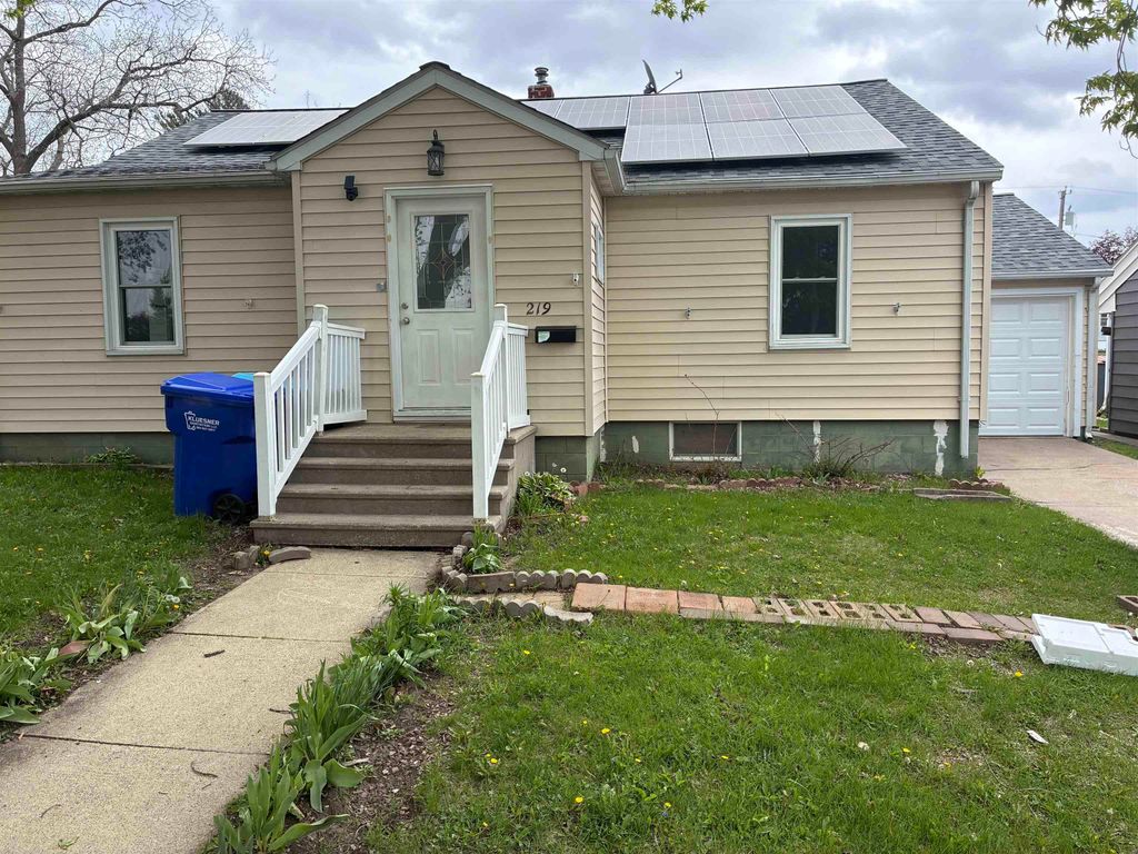 219 SE 6th Avenue, Oelwein, IA 50662