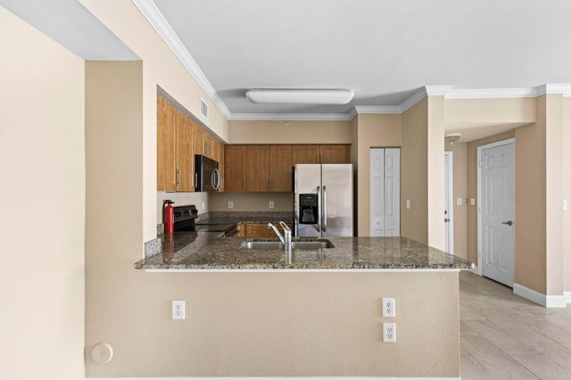6434 EMERALD DUNES Drive 104, West Palm Beach, FL 33411