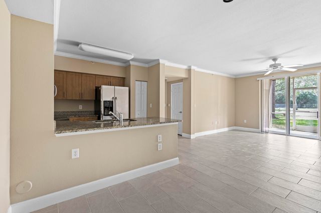 6434 EMERALD DUNES Drive 104, West Palm Beach, FL 33411