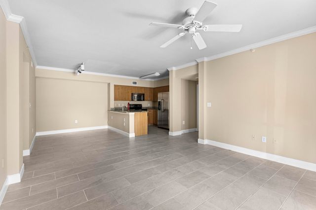 6434 EMERALD DUNES Drive 104, West Palm Beach, FL 33411
