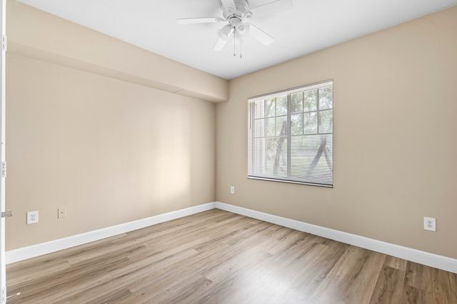 6434 EMERALD DUNES Drive 104, West Palm Beach, FL 33411