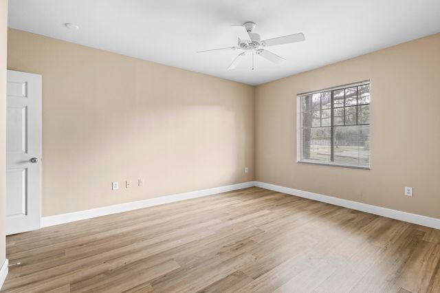 6434 EMERALD DUNES Drive 104, West Palm Beach, FL 33411