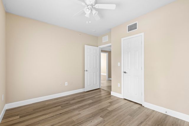 6434 EMERALD DUNES Drive 104, West Palm Beach, FL 33411