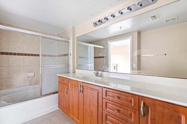 6434 EMERALD DUNES Drive 104, West Palm Beach, FL 33411