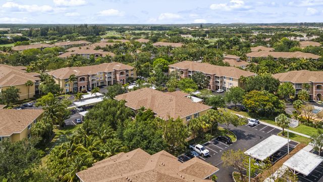 6434 EMERALD DUNES Drive 104, West Palm Beach, FL 33411