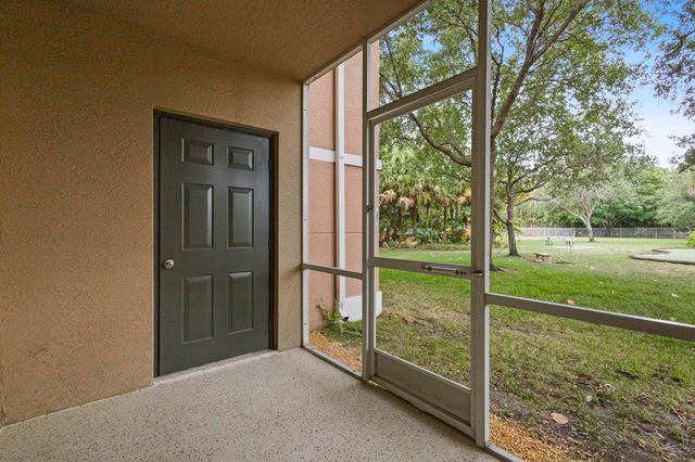 6434 EMERALD DUNES Drive 104, West Palm Beach, FL 33411