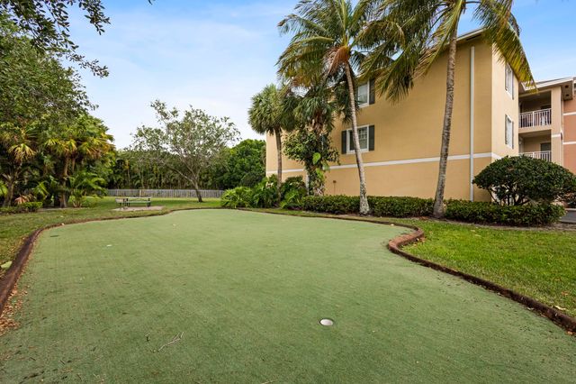 6434 EMERALD DUNES Drive 104, West Palm Beach, FL 33411