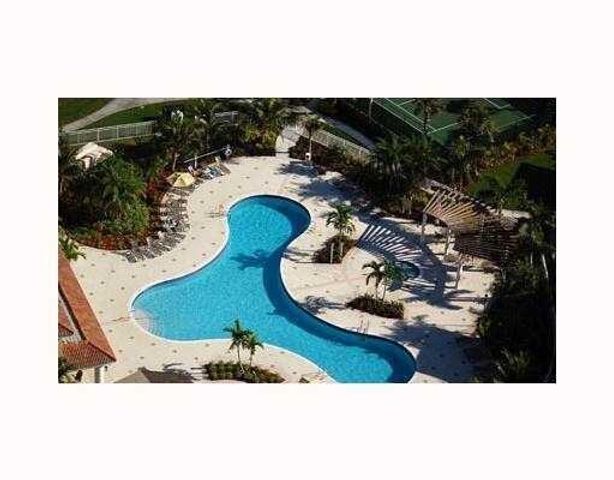 6434 EMERALD DUNES Drive 104, West Palm Beach, FL 33411