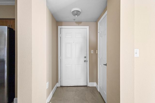 6434 EMERALD DUNES Drive 104, West Palm Beach, FL 33411