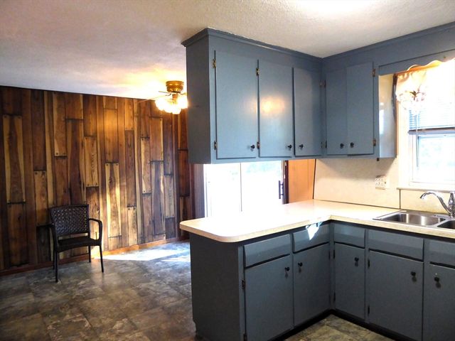 12 Gordon Drive, Holyoke, MA 01040