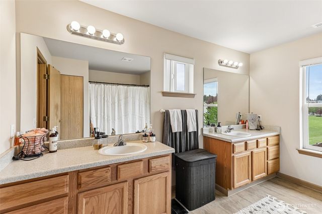 18630 94th Avenue Ct E, Puyallup, WA 98375