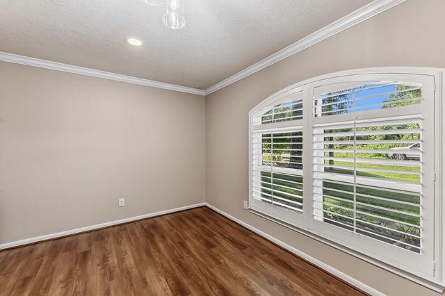 511 Springwood Drive, Conroe, TX 77385