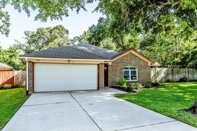 511 Springwood Drive, Conroe, TX 77385