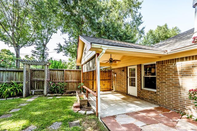 511 Springwood Drive, Conroe, TX 77385