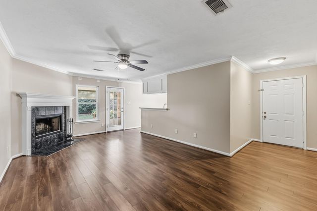 511 Springwood Drive, Conroe, TX 77385